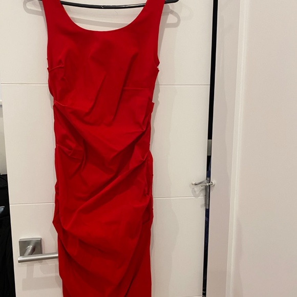 Show stopper red dress - Picture 2 of 3